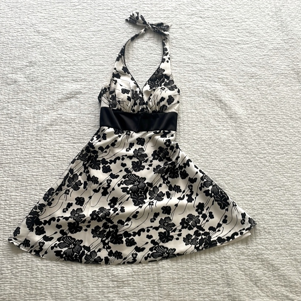 Size 0 White House Black Market dress